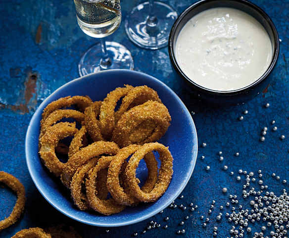 Cebola frita com molho de iogurte