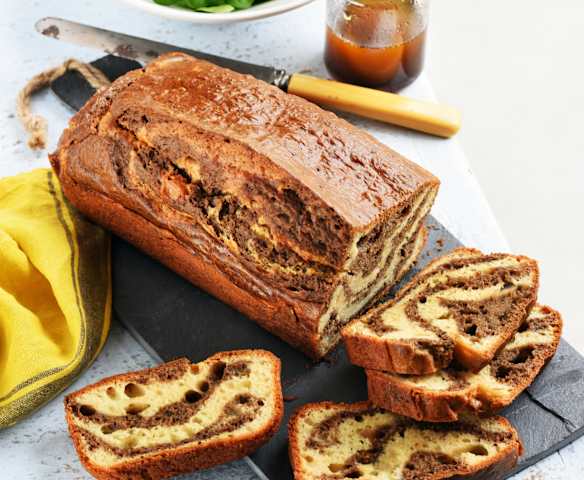 Cake marbré au tarama et à la tapenade