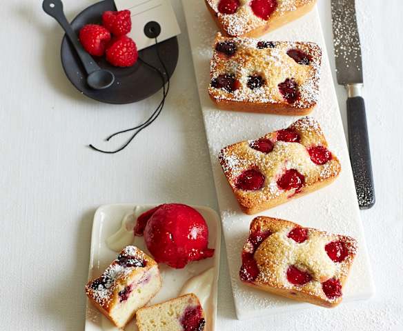 Financiers mit Himbeeren