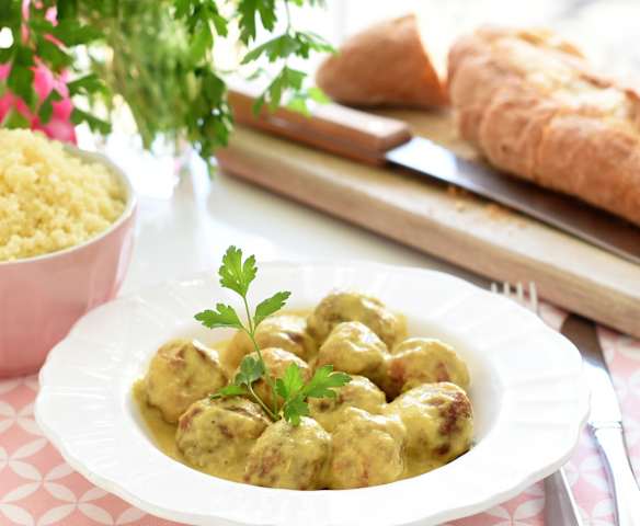 Albóndigas caseras al curry con cuscús