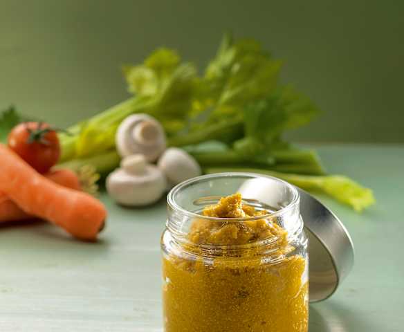 Brodo vegetale in pasta vegano