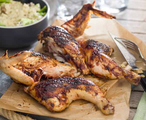 Picantones a la brasa con glaseado agridulce y ensalada Waldorf