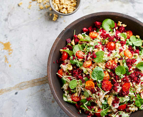 Salada de cevada com frango e beterraba