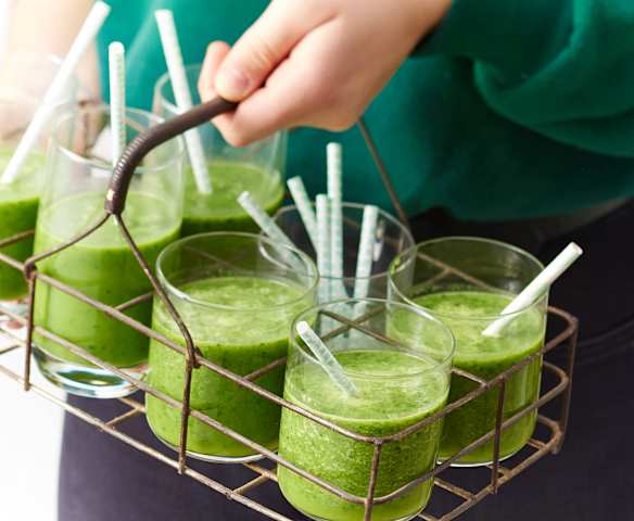 Green smoothie au kale, avocat et pomme