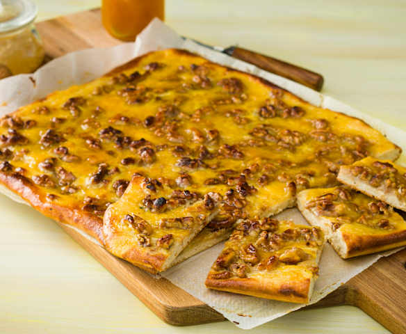 Coca con cabello de ángel y nueces