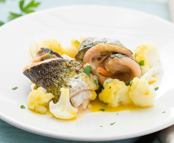 Popietas de trucha al azafrán con coliflor Popietas de trucha al azafrán con coliflor