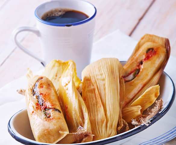 Tamales de elote con rajas