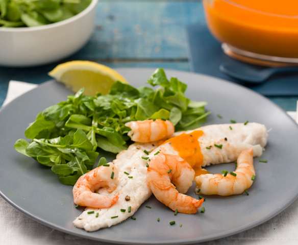 Pescadilla con langostinos en salsa