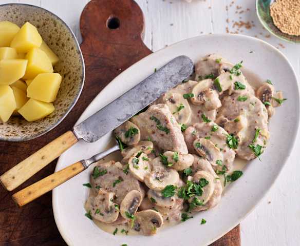 Lombinho de porco com molho de mostarda e batatas