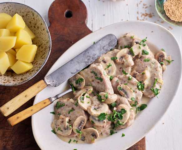 Filet mignon de porc, pommes de terre, brocoli et sauce moutarde