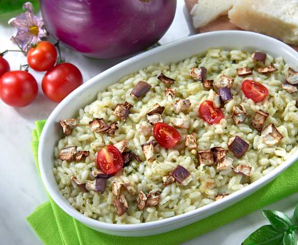 Risotto al basilico e pecorino con dadolata di melanzane