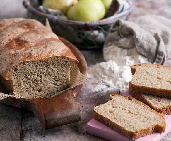 Jabłkowy chleb pszenno-żytni na zakwasie