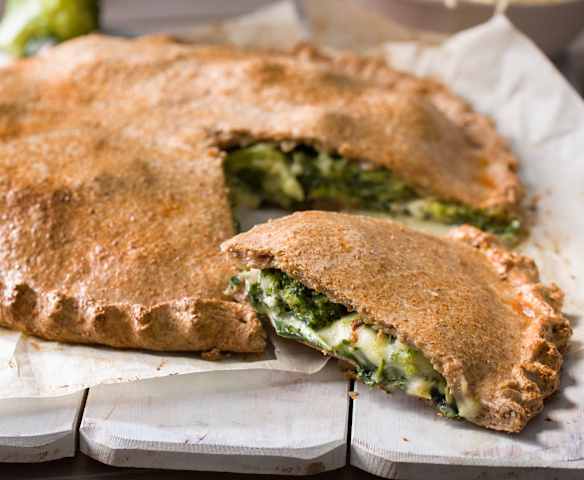 Empanada integral de brócoli, kale y queso