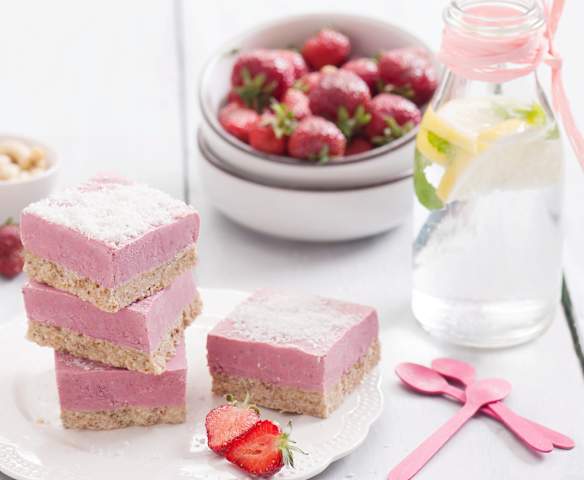 Mrożona kostka z musem truskawkowym