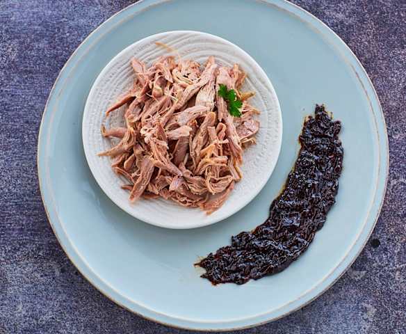 Cosce d’anatra a Cottura Lenta con salsa alle prugne