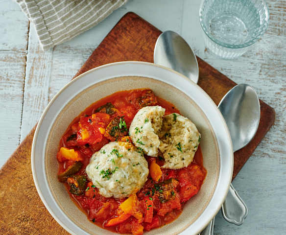 Basilikum-Knödel mit Ratatouille