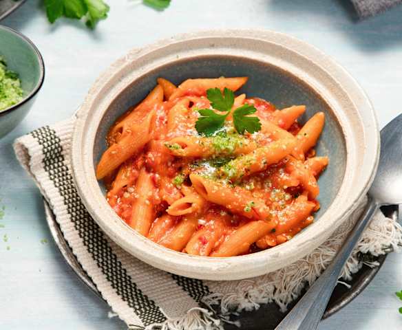 One Pot Penne mit Linsenbolognese