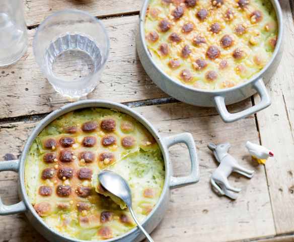 Gratin de ravioles, céleri et poireaux