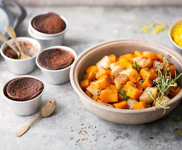 Légumes d'automne aux épices, semoule et fondant au chocolat vapeur