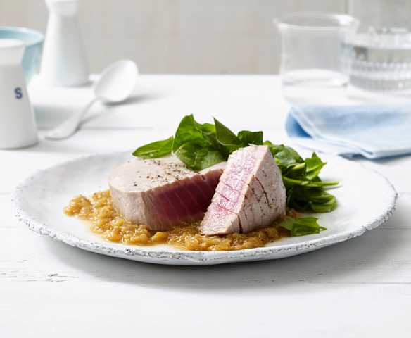 Thunfischsteaks mit cremiger Zwiebelsauce