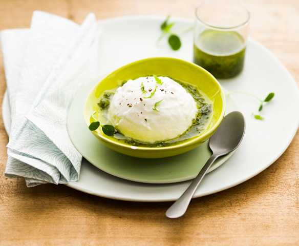 Faisselle de chèvre au pesto d'herbes sucré Faisselle de chèvre au pesto d'herbes sucré