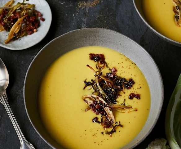 Orientalische Blumenkohl-Cremesuppe