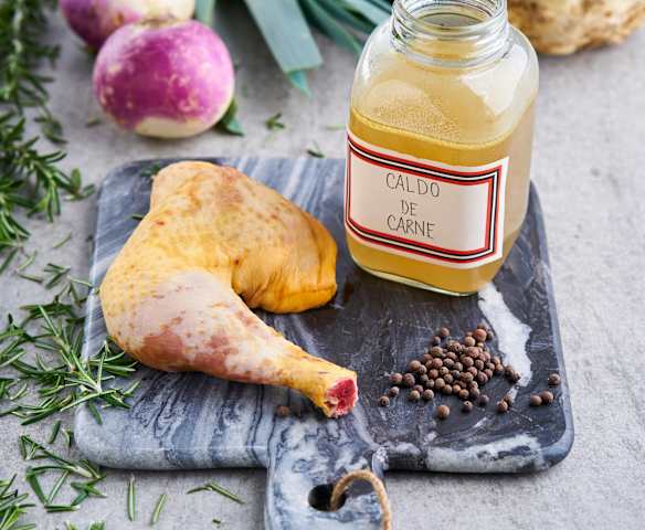 Caldo de galinha líquido