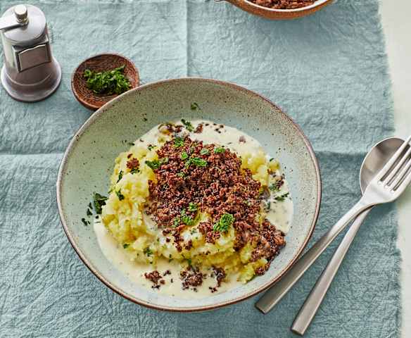 Kartoffel-Spitzkohl-Stampf mit Hack und Rahmsauce