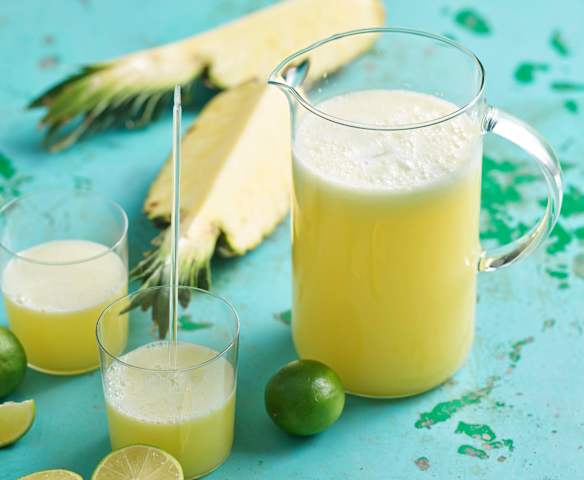 Limonada de abacaxi e lima