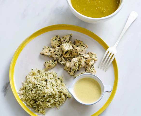 Sopa e frango com arroz