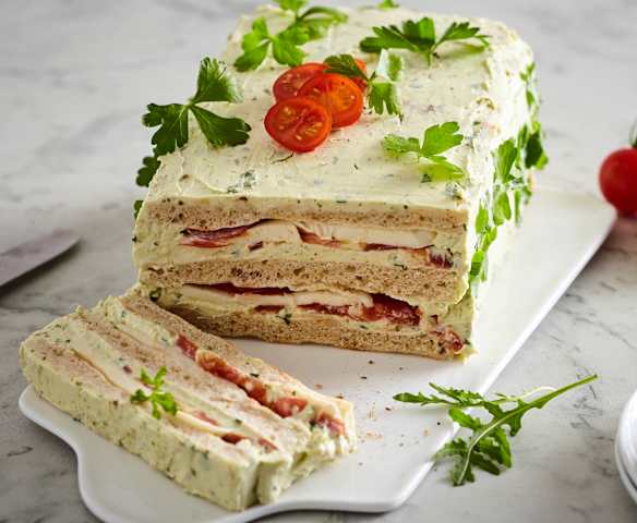 Sandwich cake à la tomate, mozzarella et pesto