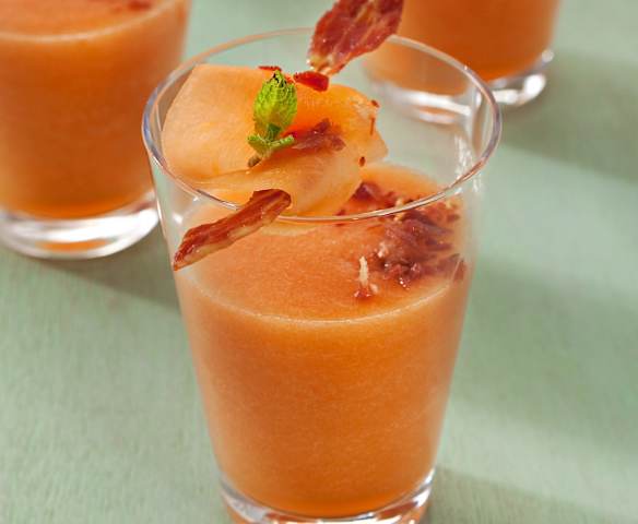 Chupito de melón cantaloupe con jamón