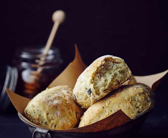 Nuss-Körner-Brötchen