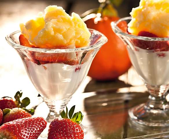 Fresas con granizado de naranja y yogur