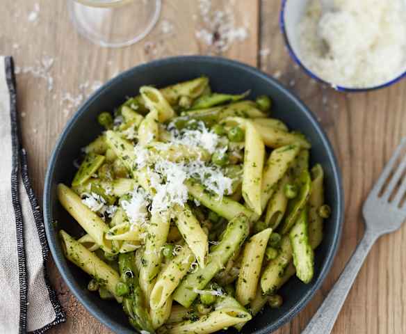 Penne primavera au pesto d'herbes