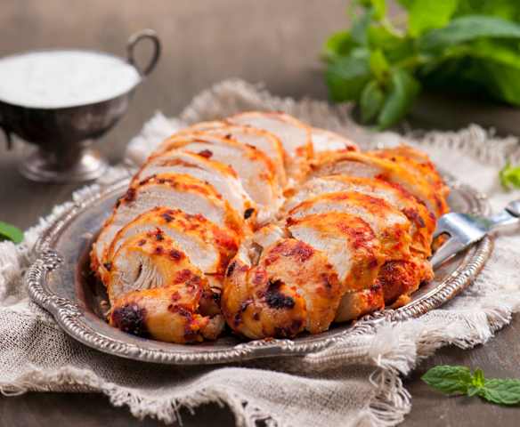 Kurczak w harissie i szybki sos jogurtowo-miętowy