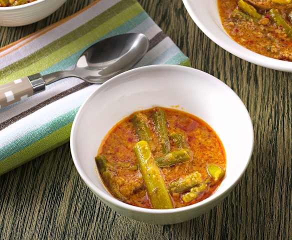 Espárragos en "ajo pollo" para dos Espárragos en "ajo pollo" para dos