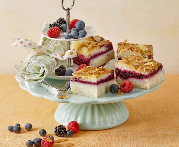 Beerenfrucht-Bienenstich