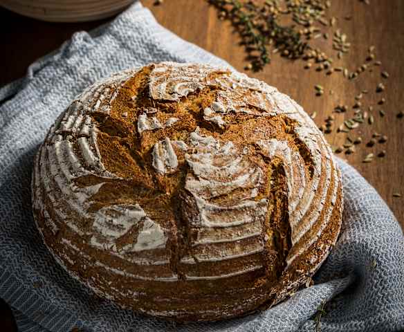 Pão de mistura de centeio e ervas