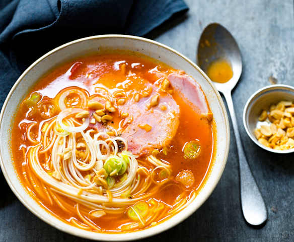 Soupe de porc aux nouilles de blé