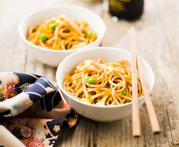 Sauté de nouilles chinoises et petits légumes