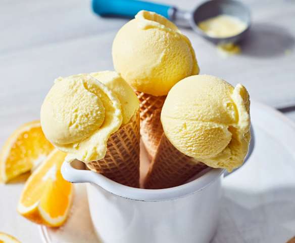 Orangen-Sahne-Eis mit Safran