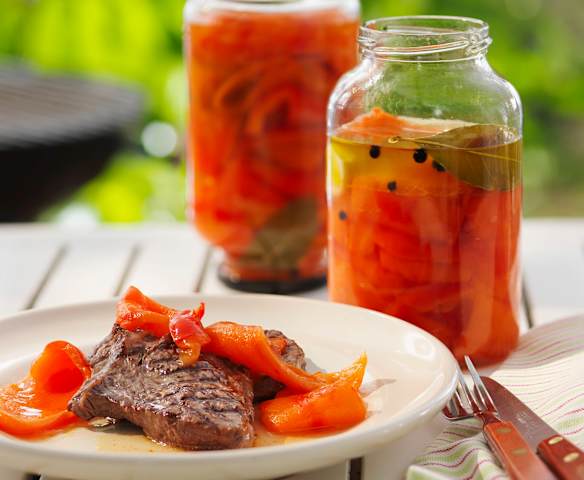Eingelegte Paprikaschoten im Glas
