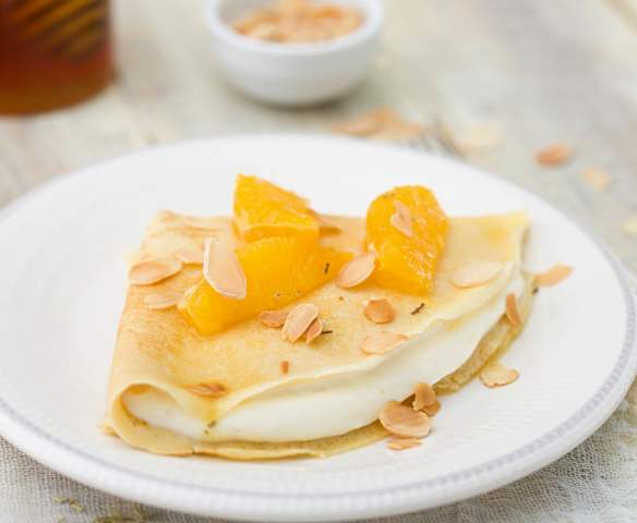 Crêpes rellenos de requesón con naranja y romero (Sin azúcar)