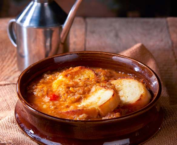 Minestra di pane e lenticchie