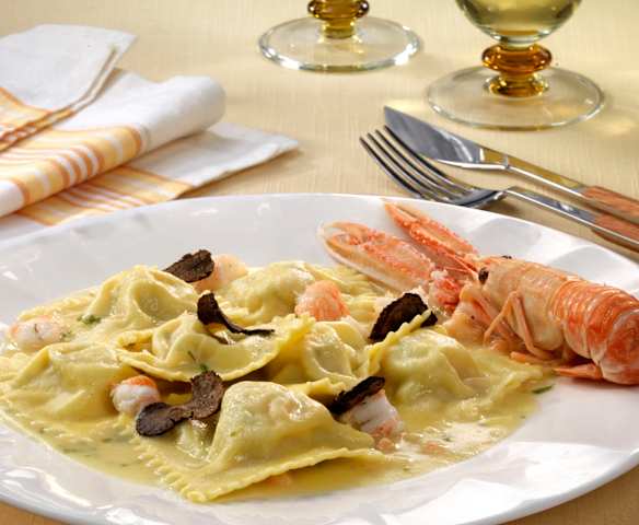 Ravioli di patate e scampi allo spumante