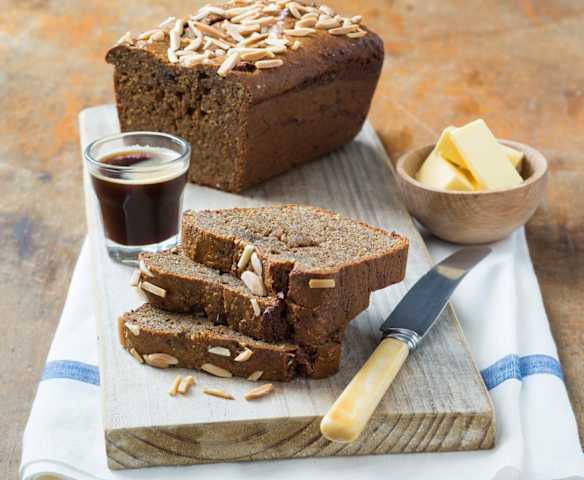 Fennel, date and nut bread