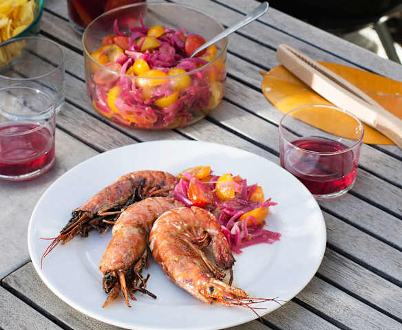 Gambones a la parrilla con ensalada agridulce