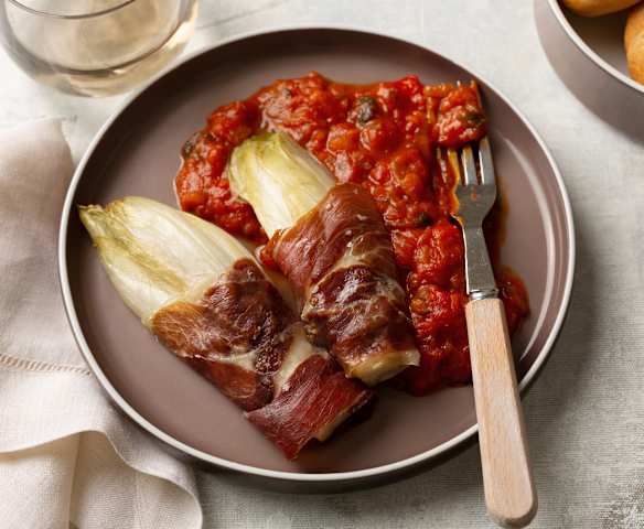 Endibias con jamón serrano y pisto Endibias con jamón serrano y pisto