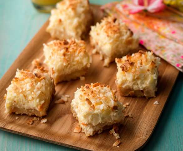 Pineapple and Coconut Cheesecake Bars